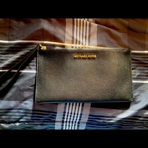 NWOT Michael Kors Wristlet